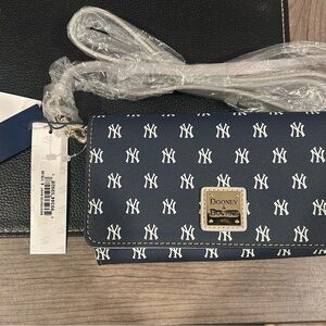 Dooney & Bourke NY Yankees Blue and White crossbody with Chic Gold Clasp